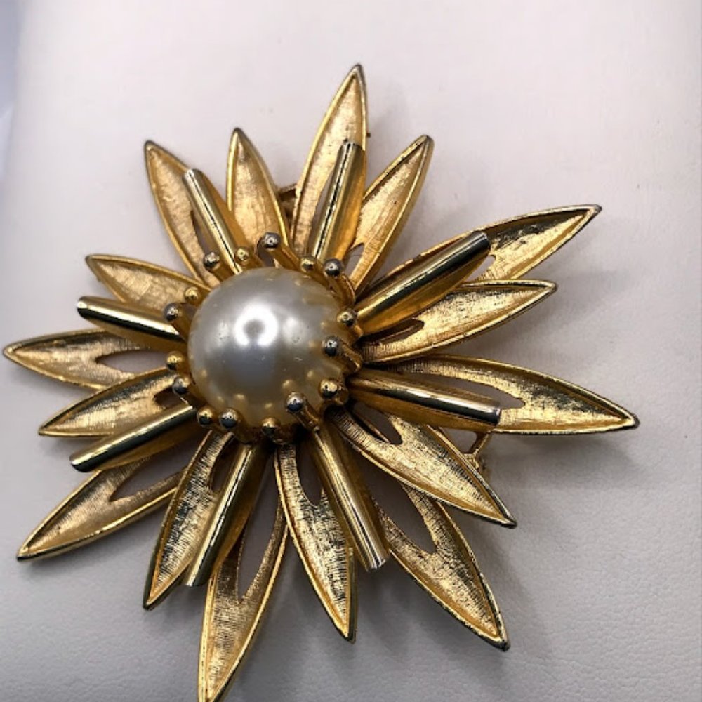 Vintage Signed CT Gold-tone Sunburst Brooch w/Faux